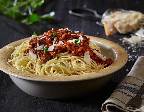 Tomato paste product by KYKNOS in a classic bolognese sauce recipe for pasta.